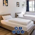 Apartment 3 Bedroom Altstadtwohnung Mit Parkplatz, Tolle Lage In Schwaebisch Hall, Bis 8 Personen