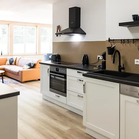3 Bedroom Altstadtwohnung Mit Parkplatz, Tolle Lage In Schwaebisch Hall, Bis 8 Personen Apartment