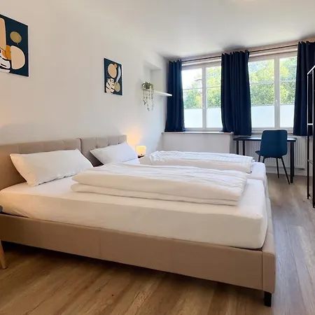 3 Bedroom Altstadtwohnung Mit Parkplatz, Tolle Lage In Schwaebisch Hall, Bis 8 Personen Apartment *