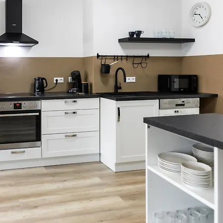 3 Bedroom Altstadtwohnung Mit Parkplatz, Tolle Lage In Schwaebisch Hall, Bis 8 Personen Appartement *