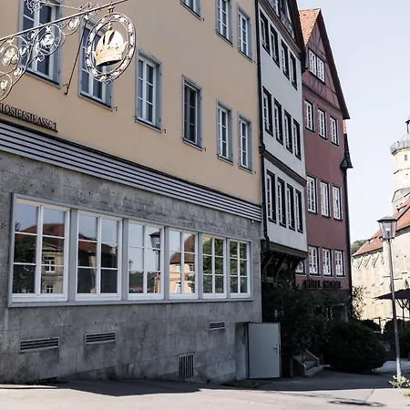 Apartment 3 Bedroom Altstadtwohnung Mit Parkplatz, Tolle Lage In Schwaebisch Hall, Bis 8 Personen *