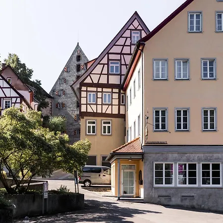 3 Bedroom Altstadtwohnung Mit Parkplatz, Tolle Lage In Schwaebisch Hall, Bis 8 Personen דירה שווביש האל