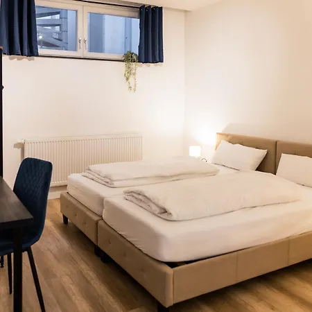 3 Bedroom Altstadtwohnung Mit Parkplatz, Tolle Lage In Schwaebisch Hall, Bis 8 Personen *