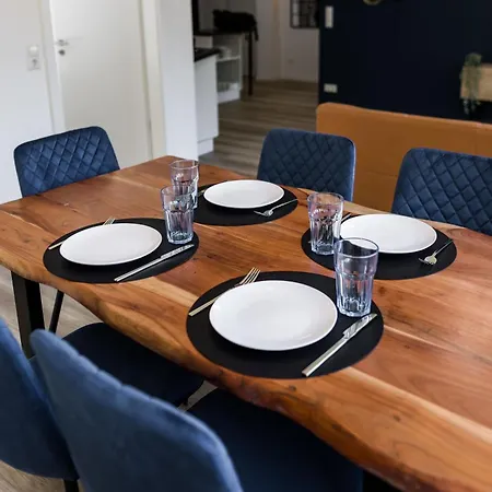 Appartement 3 Bedroom Altstadtwohnung Mit Parkplatz, Tolle Lage In Schwaebisch Hall, Bis 8 Personen